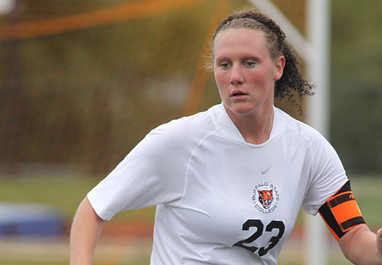 Shannon Yokopovich tied the score with a late goal Friday to help give the Bengals a 1-1 draw against Skidmore.