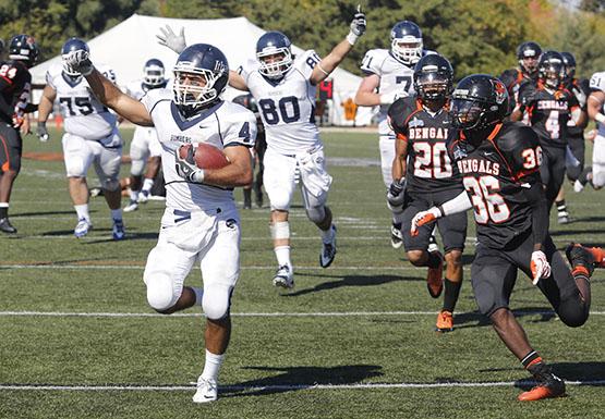 Vito Boffoli scored the game-winning touchdown with 22 seconds left in the game Saturday to seal Ithacas 24-20 victory over Buffalo State.
