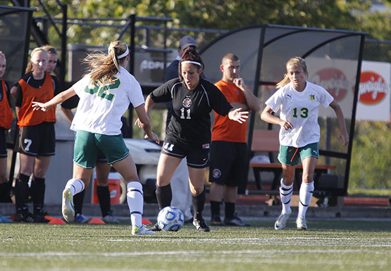 Shaunta Pyles and the womens soccer team split the first two games of SUNYAC play this weekend.
