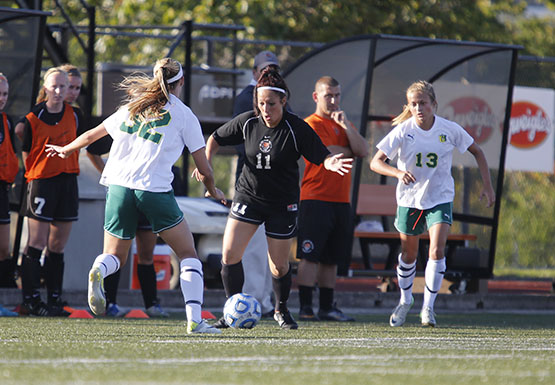 Shaunta Pyles and the women's soccer team split the first two games of SUNYAC play this weekend.