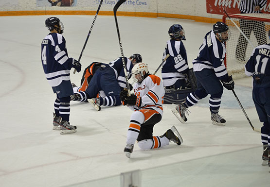 Mens hockey beat Cortland 5-4 Friday before falling to Oswego 3-2 Saturday.