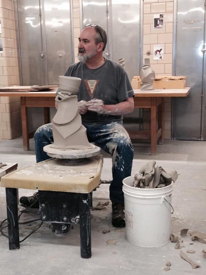 Ceramics artist holds lecture for art students