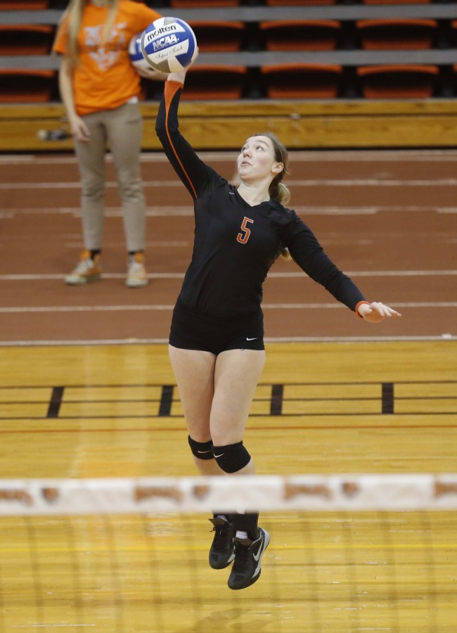 Senior+Rachelle+Kelchlin+leads+the+Bengals+with+329+digs+this+season.+