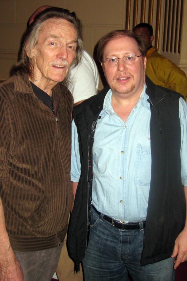 Legendary signer-songwriter Gordon Lightfoot (left) pictured with alumnus eric Greenberg (right)