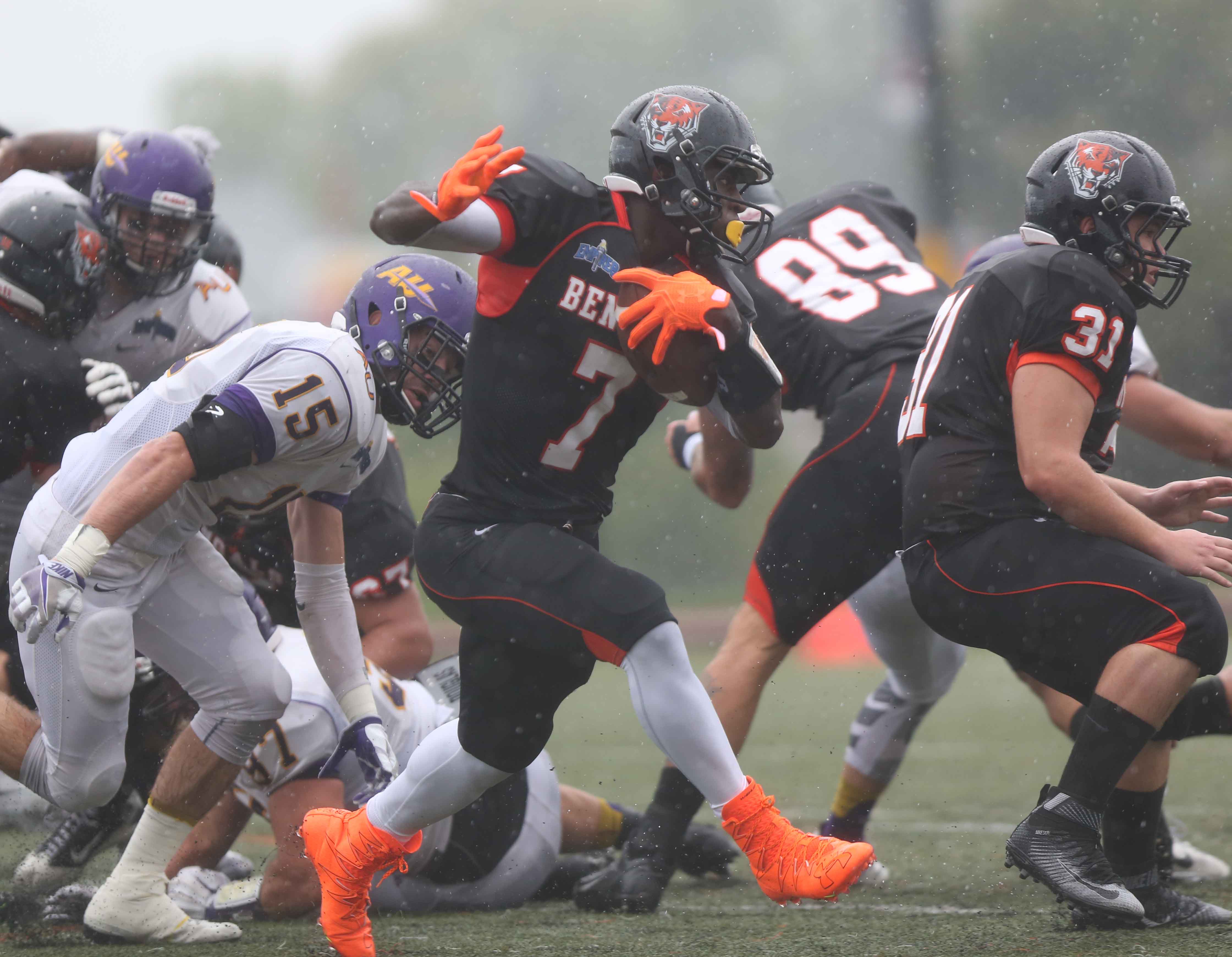 Junior running back Dale Stewart ran for 154 yard and the team's lone touchdown in Saturday's 34-10 loss to the Alfred Saxons.