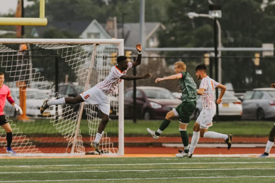 Men’s Soccer shuts out Oswego, 2-0; clinches No. 3 seed in playoffs