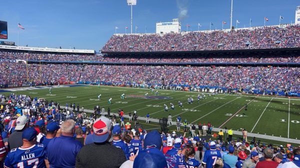 Josh Allen throws for four touchdowns in Bills win