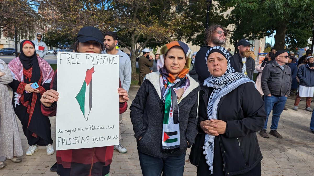Buffalo+residents+gather+at+Niagara+Square+in+support+of+the+Palestinian+civilians+affected+by+the+recent+conflict.
